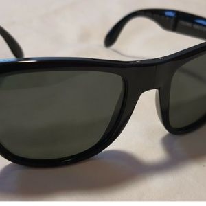 Ray Ban Folding Wayfarer RB4105 601/58 Glossy Black/Polarized Gray 50mm Sunglass
